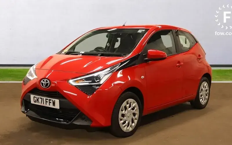 Used Toyota Aygo X-play 72 HP (52 kW) 2021 Red Hatchback