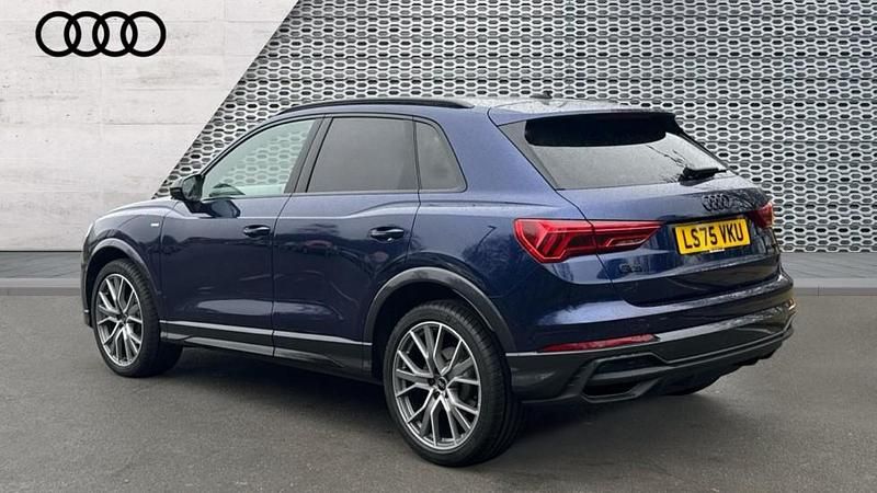 Używany Audi Q3 Black Edition 150 KM (110 kW) 2025 Niebieski SUV