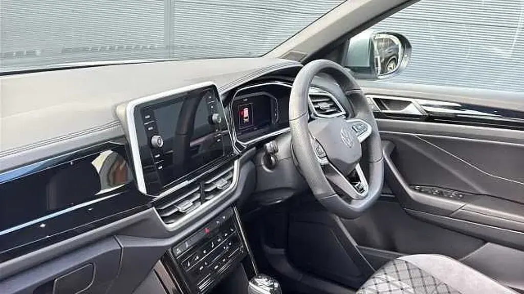 Usado VW T-Roc 150 HP (110 kW) 2025 SUV