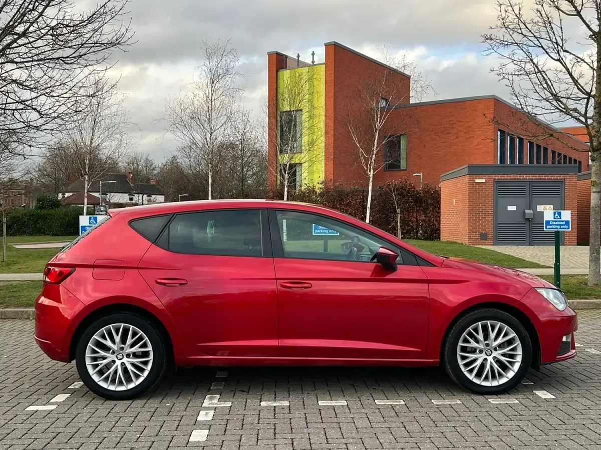 Used Seat Leon SE Dynamic 2019 Red Hatchback