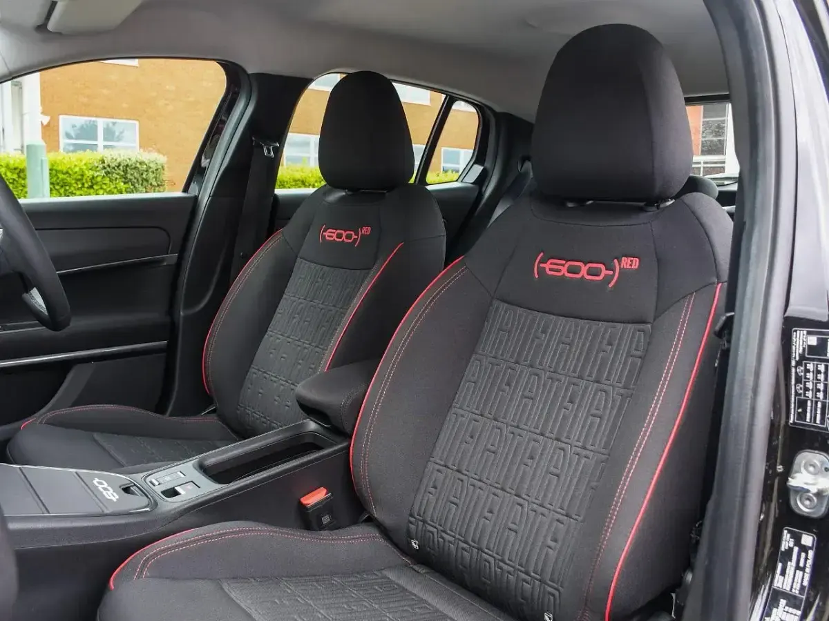 Used Fiat 600E Red 113 kW (154 HP) 2024 Black SUV
