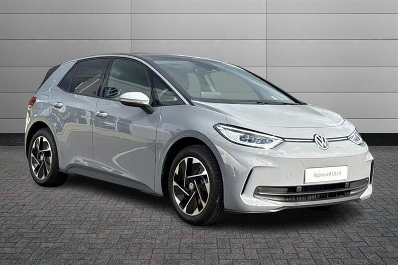 Moonstone grey with solid black roof Used 2025 VW ID.3 Pro Hatchback | £26,450 - Image 1/4