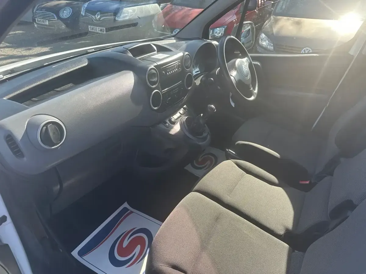 Usado Citroën Berlingo 75 CV (55 kW) 2017 Blanco Monovolumen