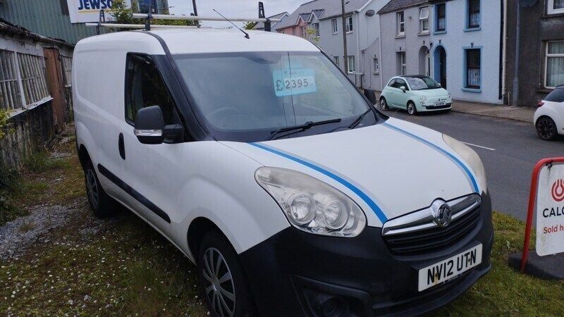 White Used 2012 Vauxhall Combo MPV | £2,450 (Good price) - Image 1/3