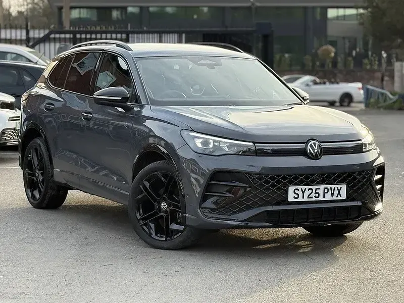 Begagnad VW Tiguan R-line 150 HK (110 kW) 2025 Grå SUV