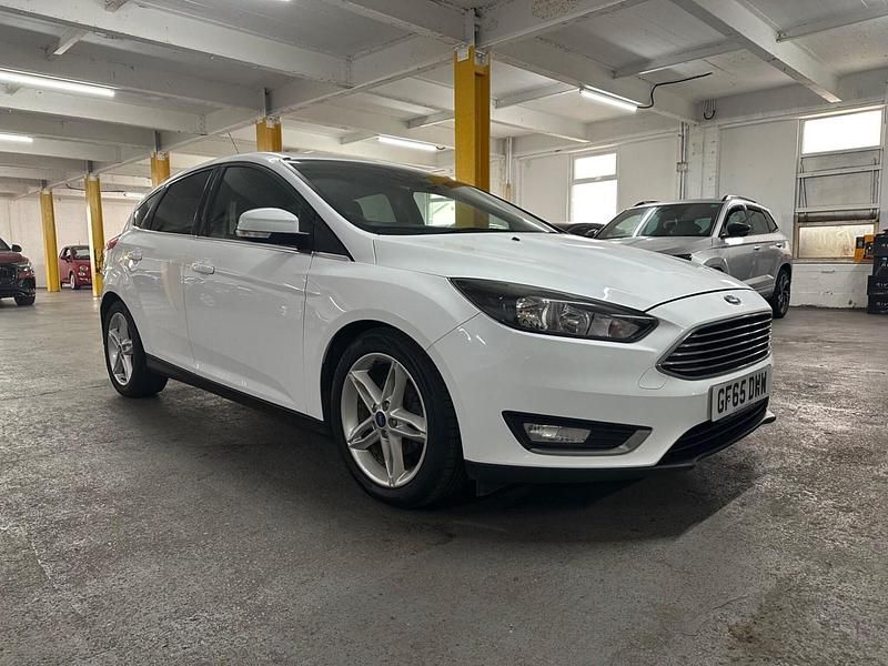 Used Ford Focus Titanium 120 HP (88 kW) 2015 White Hatchback
