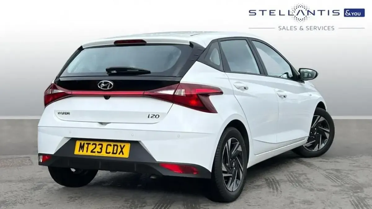 Used Hyundai i20 SE 99 HP (72 kW) 2023 White Hatchback