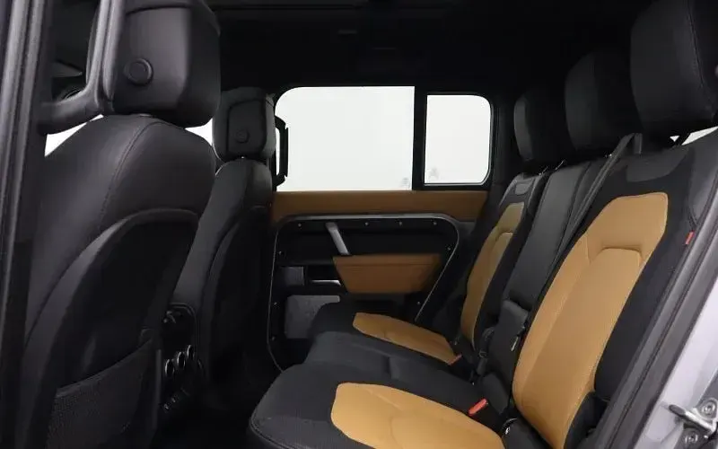 Used Land Rover Defender HSE Dynamic 300 HP (220 kW) 2024 SUV