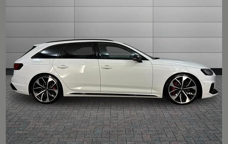 Used Audi RS4 450 HP (330 kW) 2018 White Estate