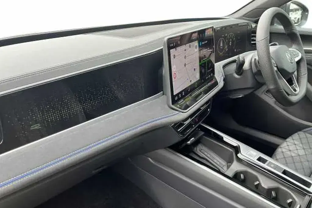 New VW Passat R-line 150 HP (110 kW) 2026 Diabase grey Estate
