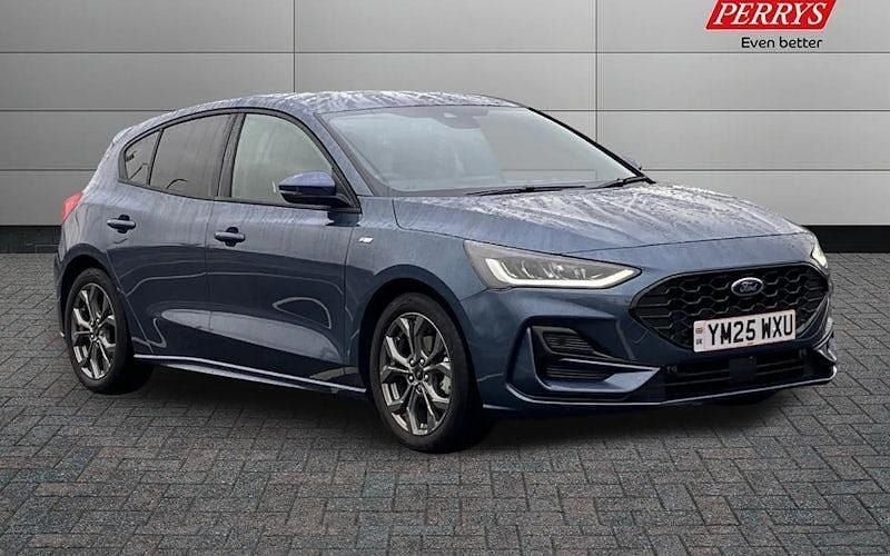 Used 2025 Ford Focus ST-Line Hatchback | £19,299 (Good price) - Image 1/4