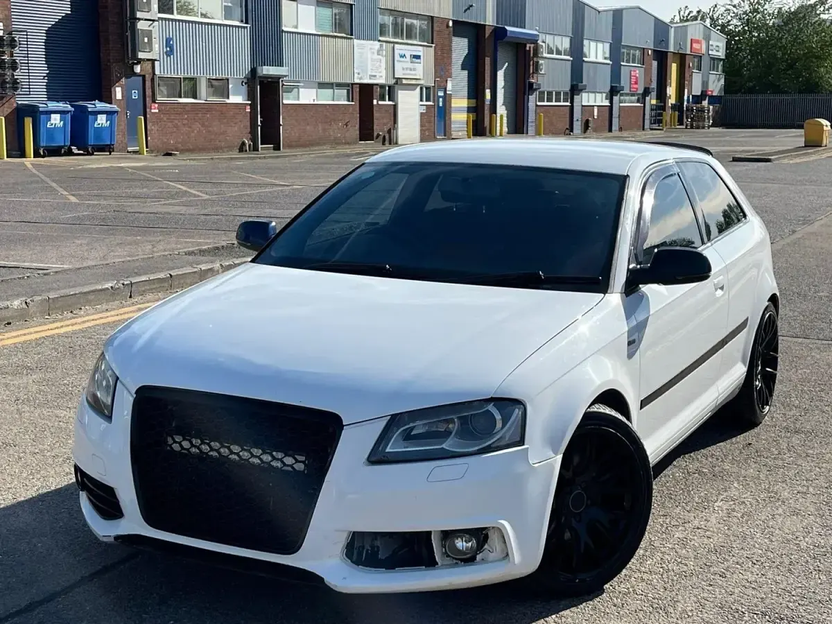 Begagnad Audi A3 S-Line 2011 Vit Halvkombi
