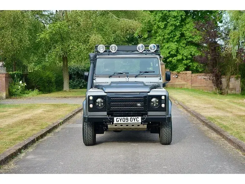 Used Land Rover Defender 122 HP (89 kW) 2009 Grey Estate