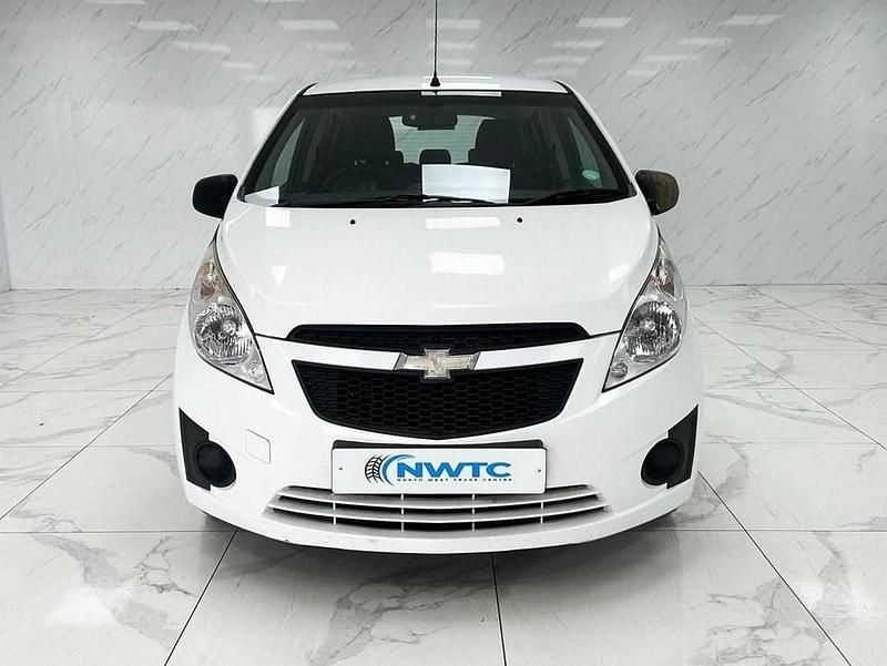 Used Chevrolet Spark 68 HP (50 kW) 2012 White Hatchback