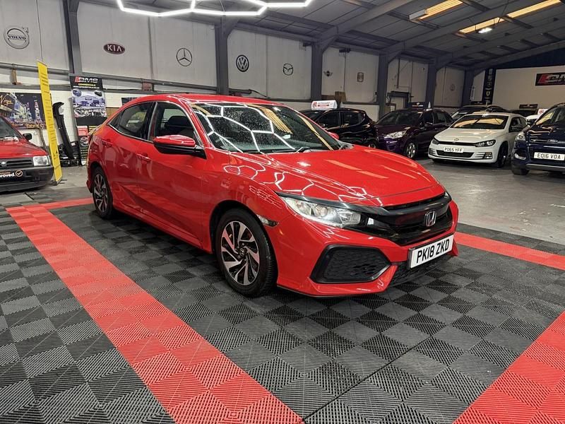 Used Honda Civic SE 129 HP (94 kW) 2018 Red Hatchback