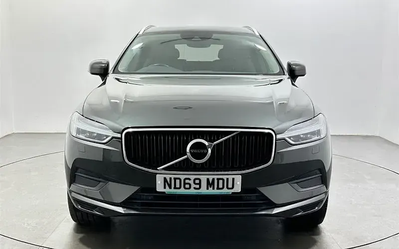 Usado Volvo XC60 Momentum 197 HP (144 kW) 2021 SUV
