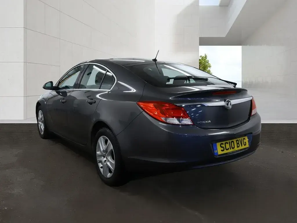 Second-hand Vauxhall Insignia 140 CP (102 kW) 2010 Gri Hatchback
