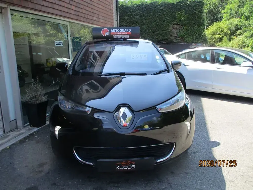 Used Renault Zoe Dynamique 64 kW (88 HP) 2015 Black Hatchback