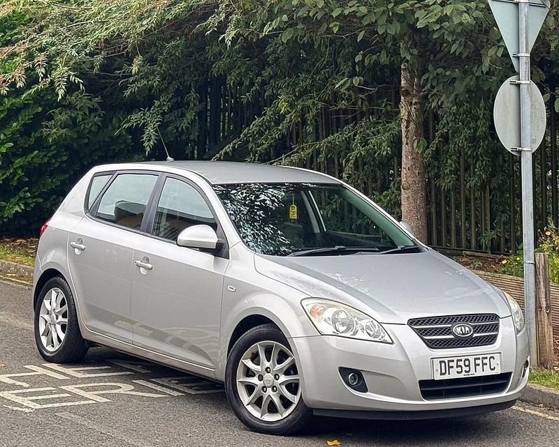 Silver Used 2009 Kia Ceed 2 Hatchback | £1,295 (Fair price) - Image 1/4
