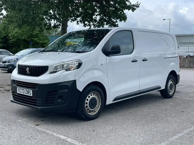 Used Peugeot Expert Premium 102 HP (75 kW) 2023 White Van