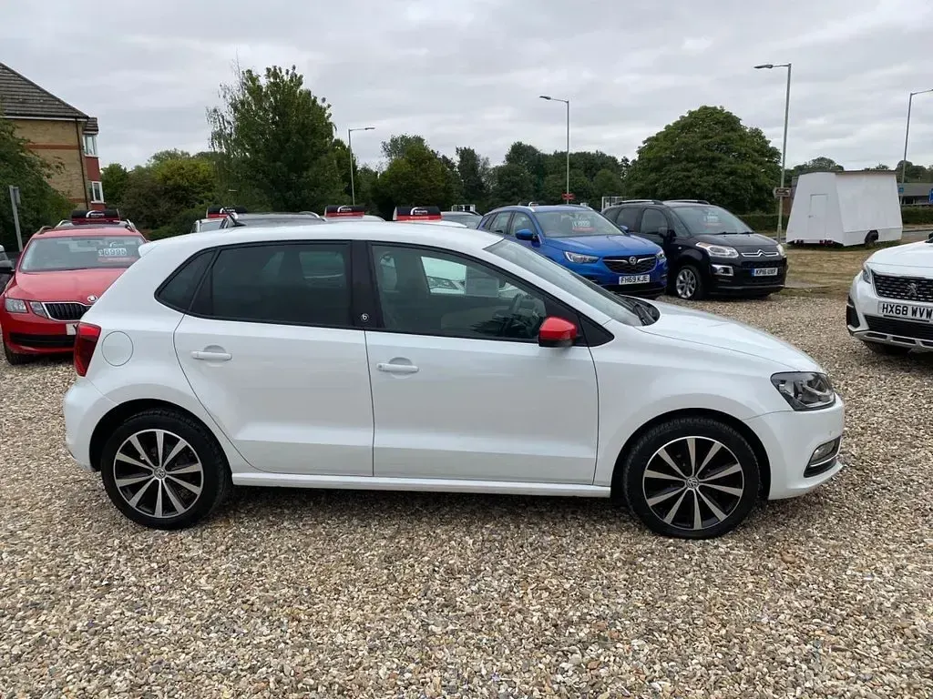 Used VW Polo Beats 60 HP (44 kW) 2017 White Hatchback
