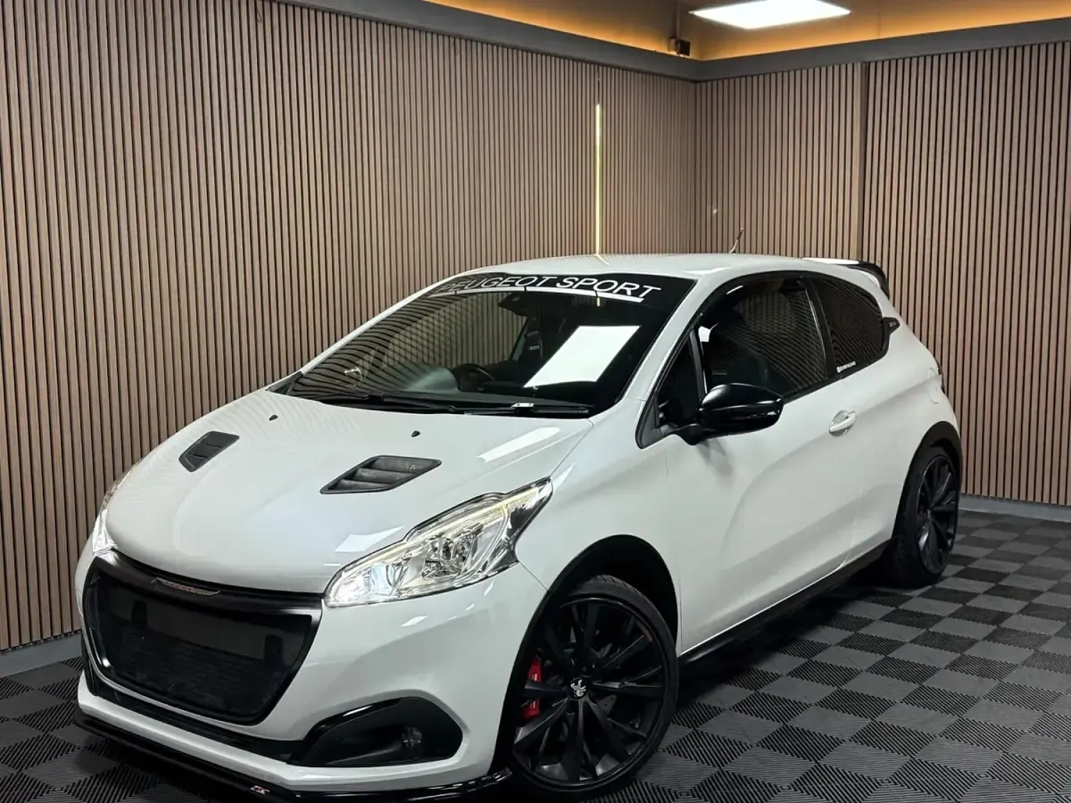 Used Peugeot 208 GTi by Peugeot Sport 208 HP (152 kW) 2016 White Hatchback