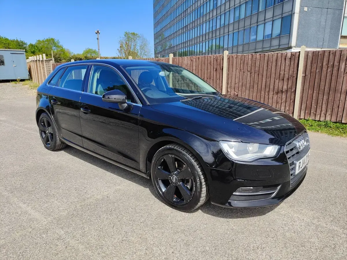 Used Audi A3 Sportback Sport 140 HP (102 kW) 2014 Black Hatchback