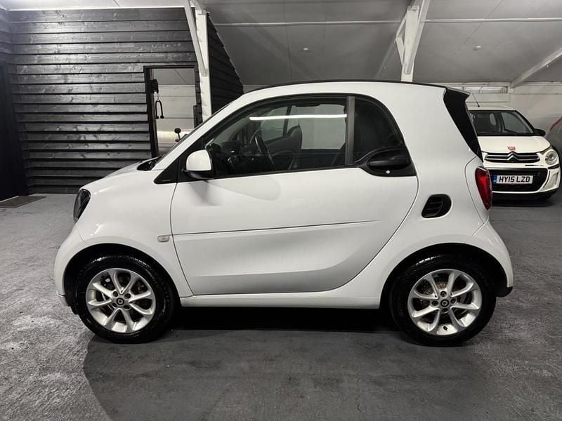 White Used 2018 Smart ForTwo Coupé Passion Coupe | £6,490 (Good price) - Image 1/4