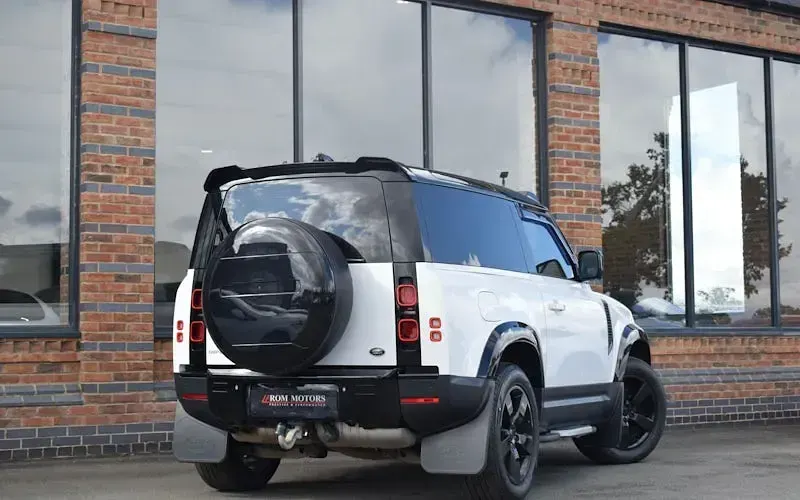 Used Land Rover Defender HSE 249 HP (183 kW) 2024 SUV