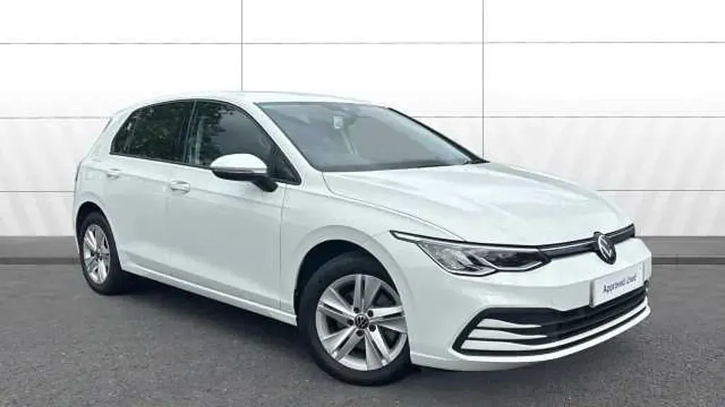 Second-hand VW Golf VIII Life 131 CP (96 kW) 2023 Hatchback