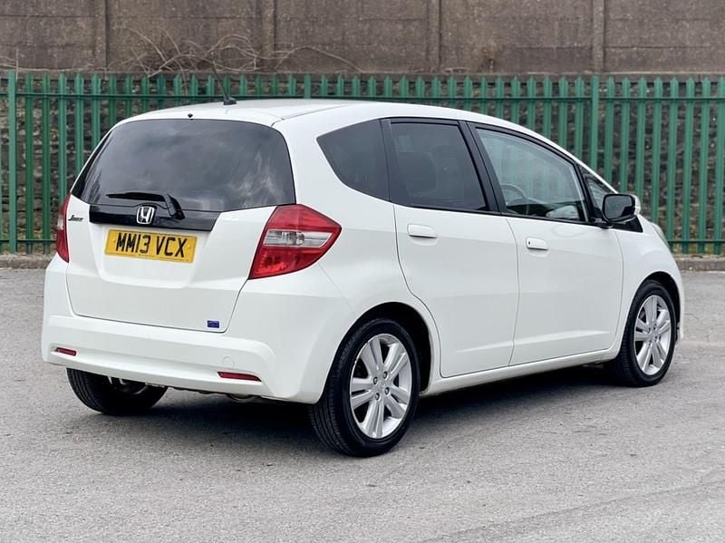 Used Honda Jazz ES 99 HP (72 kW) 2013 White Hatchback