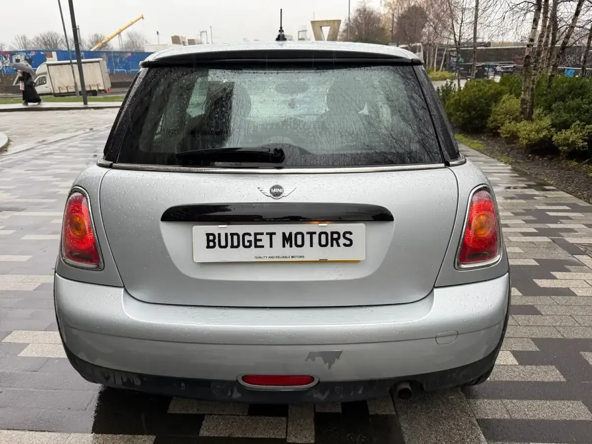 Usado Mini ONE Hatch 2009 Plateado Utilitario