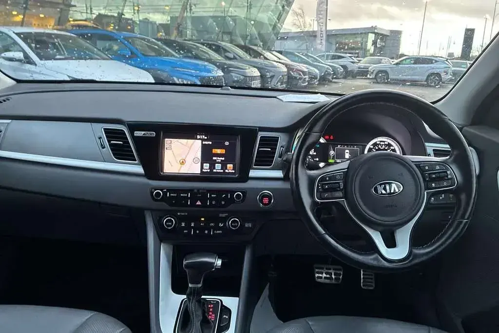 Used Kia Niro First Edition 141 HP (103 kW) 2017 White SUV