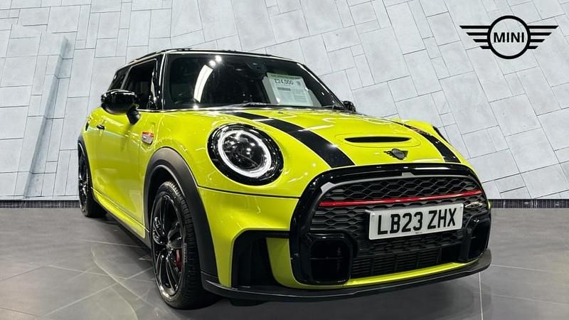Begagnad Mini John Cooper Works Hatch 228 HK (167 kW) 2023 Gul Halvkombi