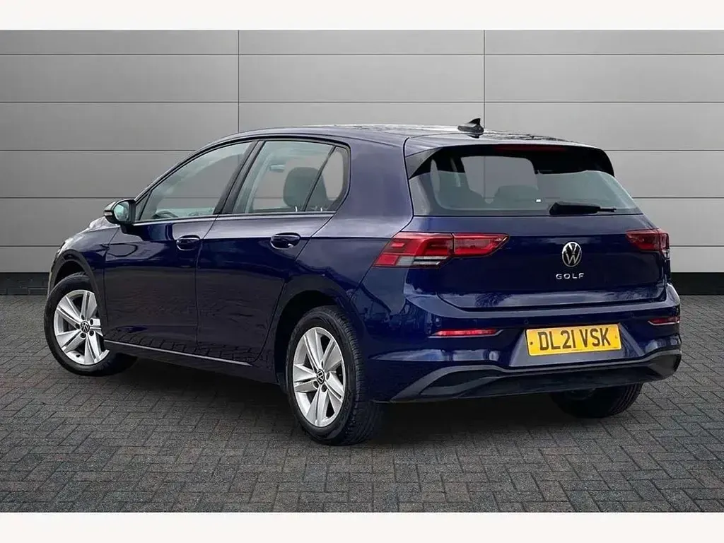 Used VW Golf VII Life 130 HP (95 kW) 2021 Blue Hatchback