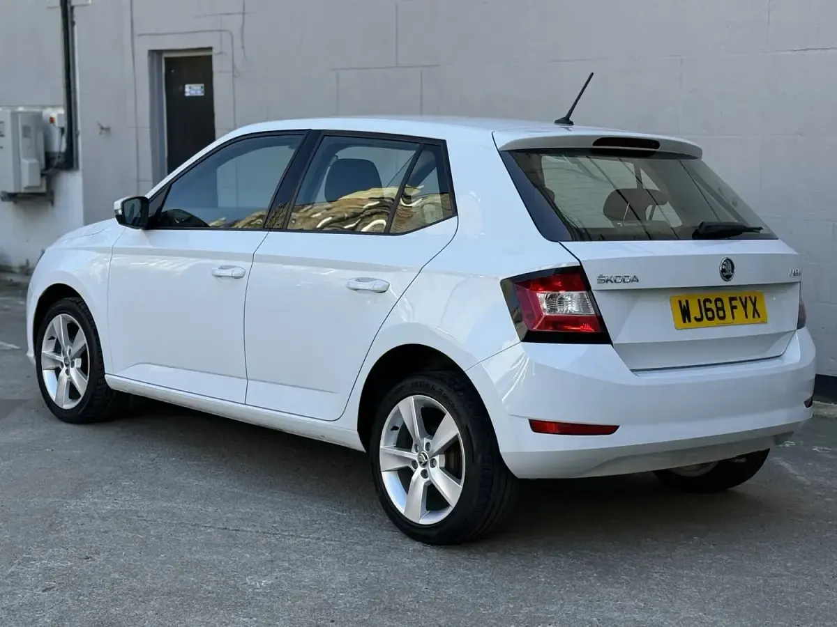 Used Skoda Fabia SE L 75 HP (55 kW) 2018 White Hatchback