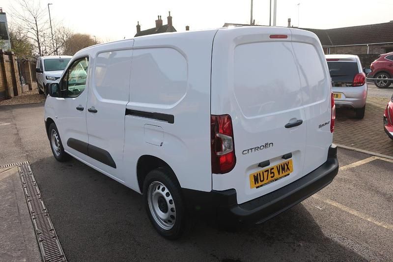 New Citroën Berlingo 101 HP (74 kW) 2025 White MPV