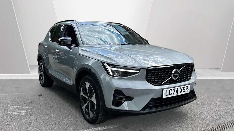 Used 2025 Volvo XC40 Plus SUV | £36,990 (Expensive) - Image 1/3