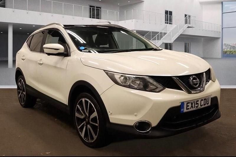 White Used 2015 Nissan Qashqai Tekna SUV | £9,810 (Good price) - Image 1/1