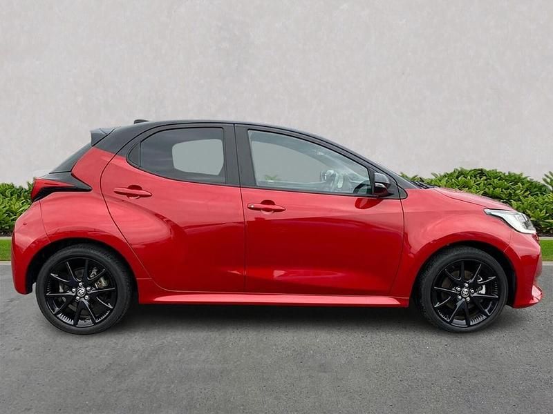 Used Toyota Yaris Hybrid 116 HP (85 kW) 2022 Red/black Hatchback