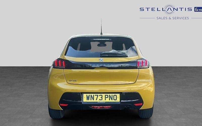 Used Peugeot 208 Allure+ 102 HP (75 kW) 2023 Yellow Hatchback