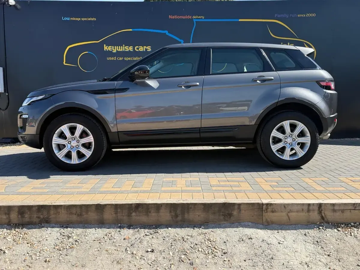 Used Land Rover Range Rover evoque SE 2017 Grey Estate