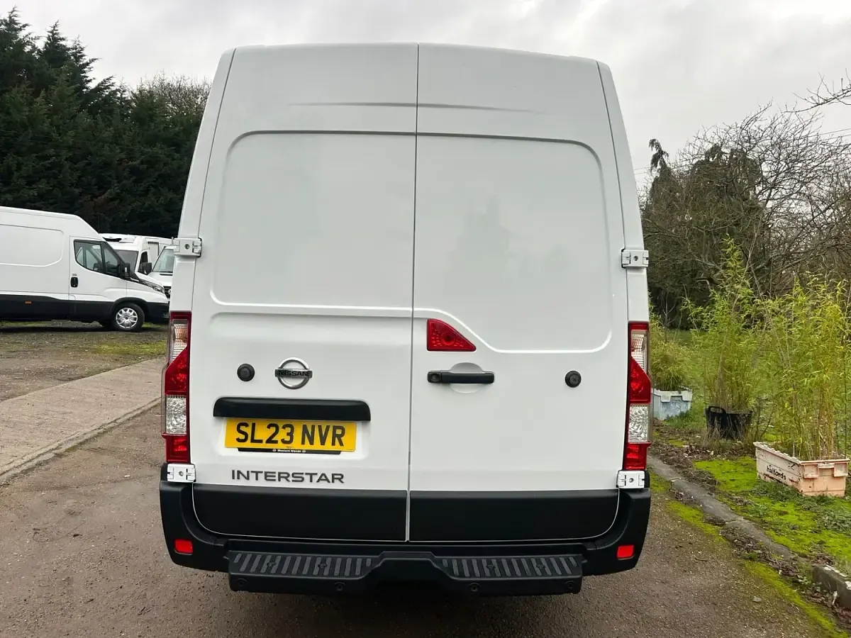 Used Nissan Interstar Acenta 130 HP (95 kW) 2023 White Van