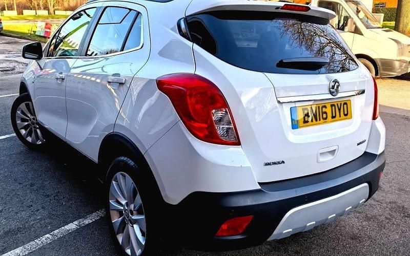 Used Vauxhall Mokka 152 HP (111 kW) 2016 White SUV