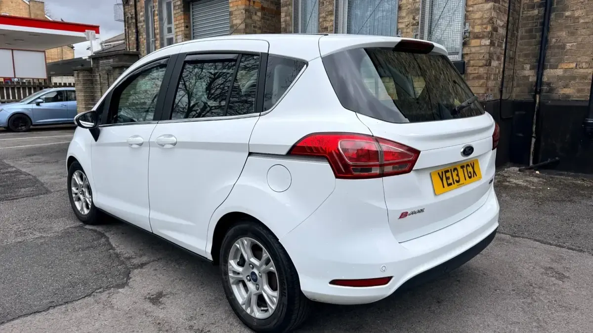Używany Ford B-MAX Zetec 2013 Biały Minivan
