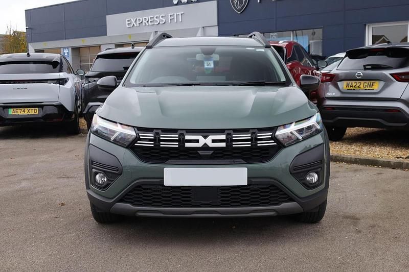 Green Used 2023 Dacia Jogger Extreme MPV | £15,695 (Fair price) - Image 1/4
