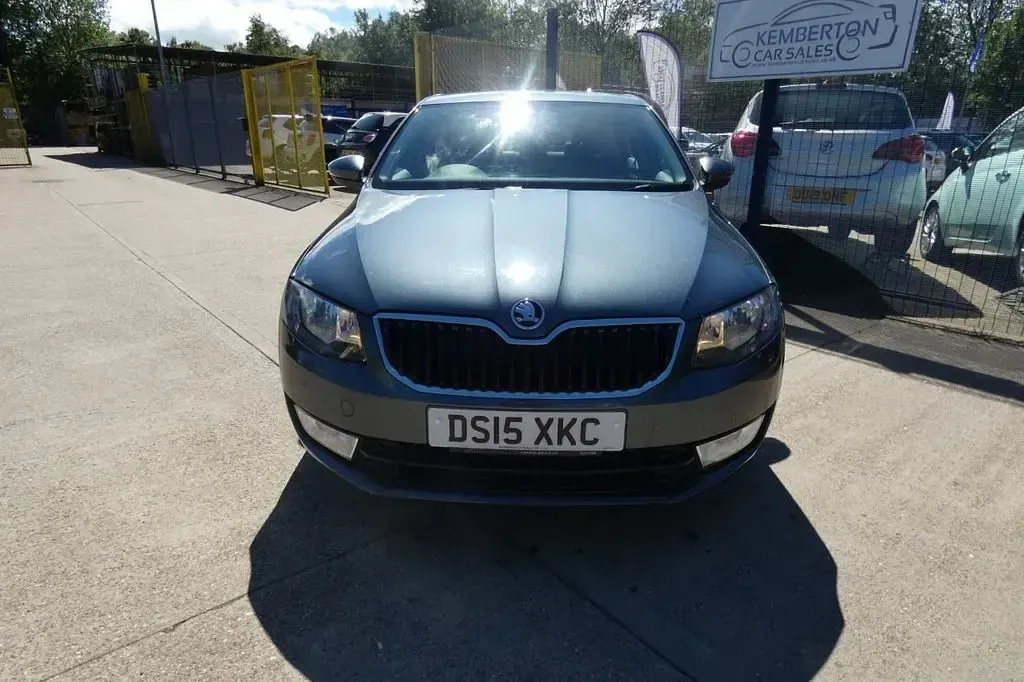 Used Skoda Octavia SE 110 HP (80 kW) 2015 Grey Estate