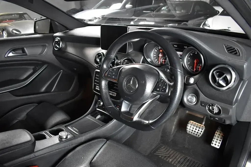 Used Mercedes GLA200 AMG Line Premium 156 HP (114 kW) 2019 Black SUV