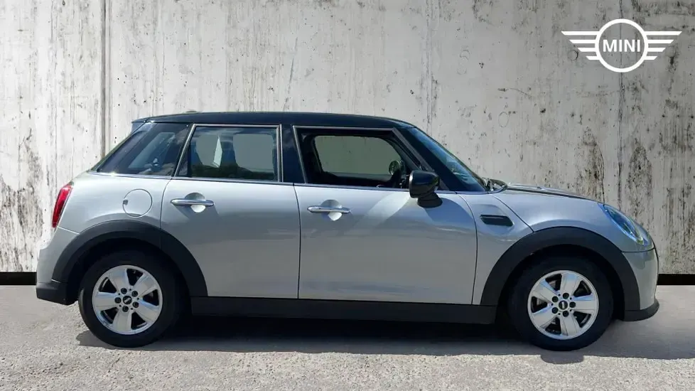 Used Mini Cooper Classic 134 HP (98 kW) 2023 Silver Hatchback