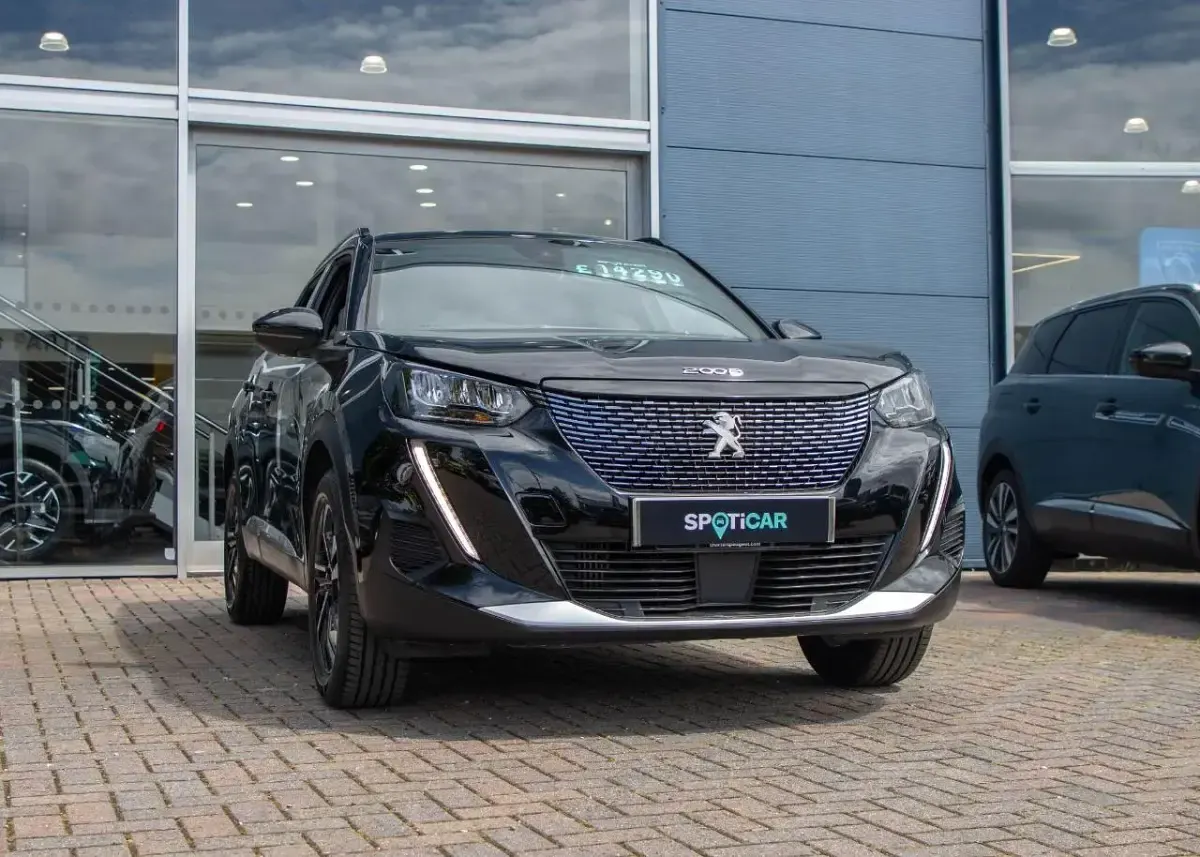 Used Peugeot 2008 Allure+ 129 HP (94 kW) 2023 Black SUV